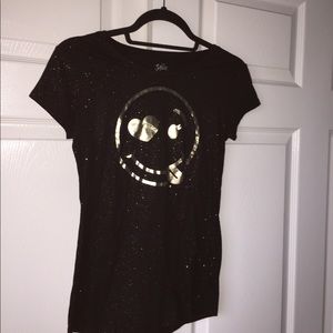 A short sleeve shirt